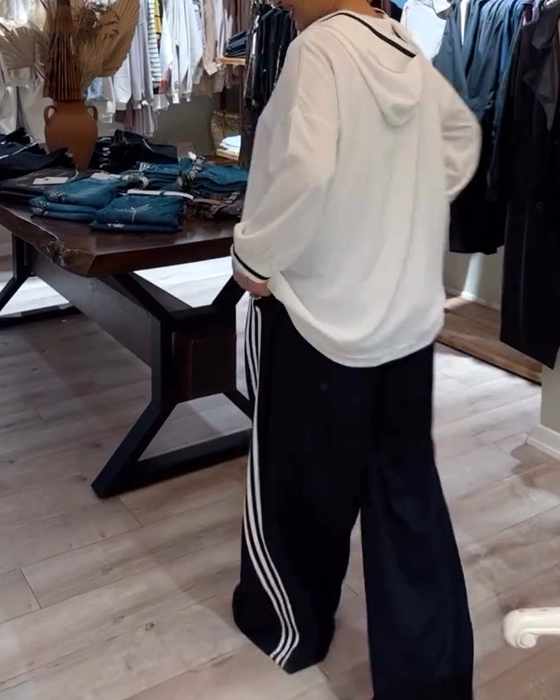 To-delt sæt | Hættetrøje og bukser med kontrasterende striber