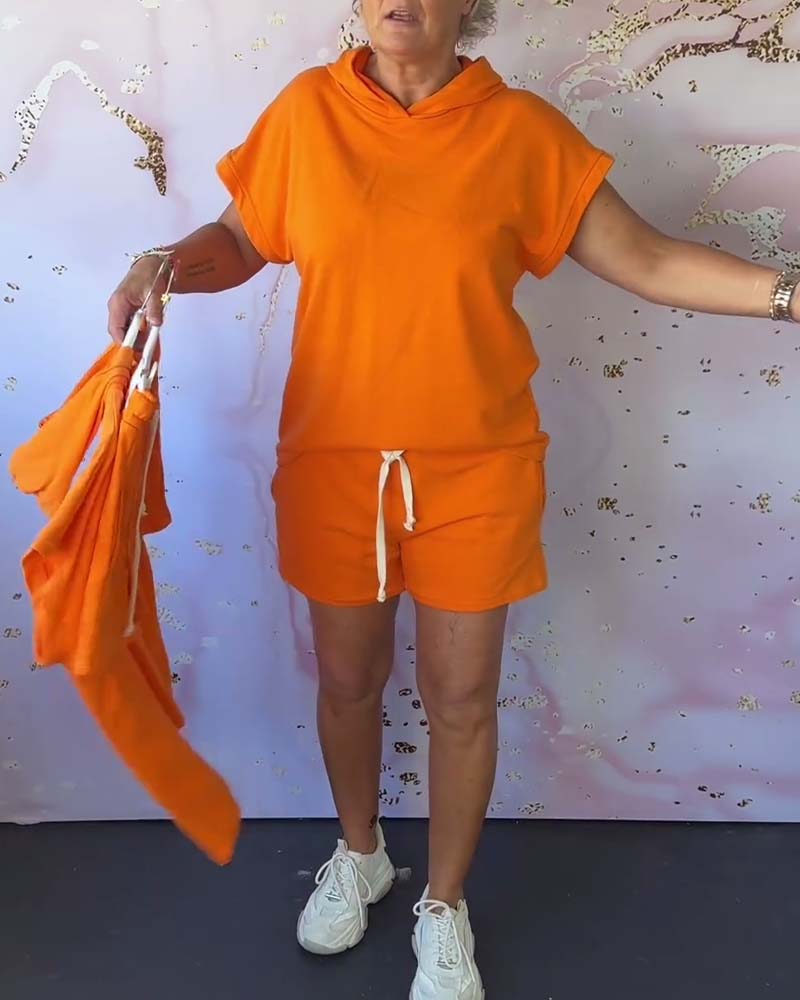 Ensfarvet to-delt sæt | Kortærmet hættetrøje og shorts