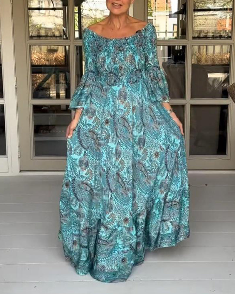 Lang kjole med paisley print og vide ærmer