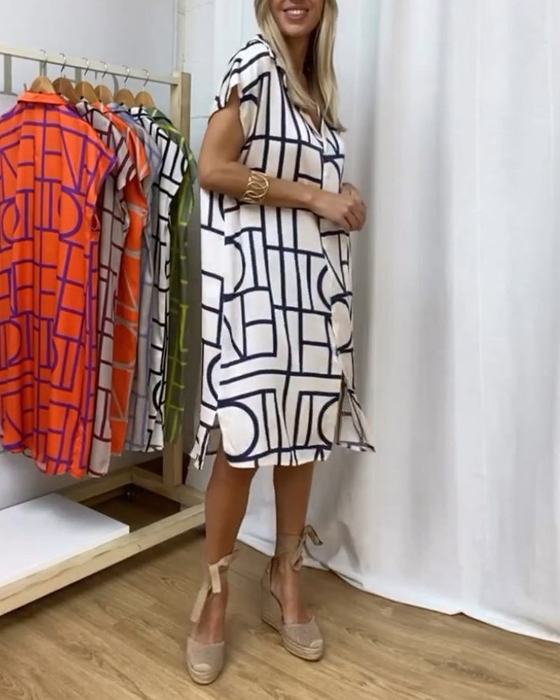 Afslappet kjole med geometrisk print