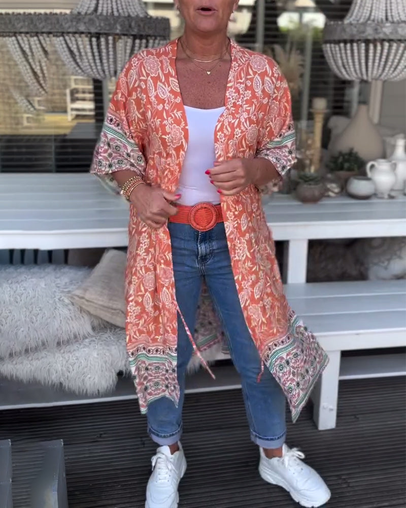 Stilfuld ferie- og strandcardigan med print