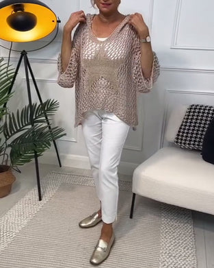 Ensfarvet hullet sweater i løs pasform