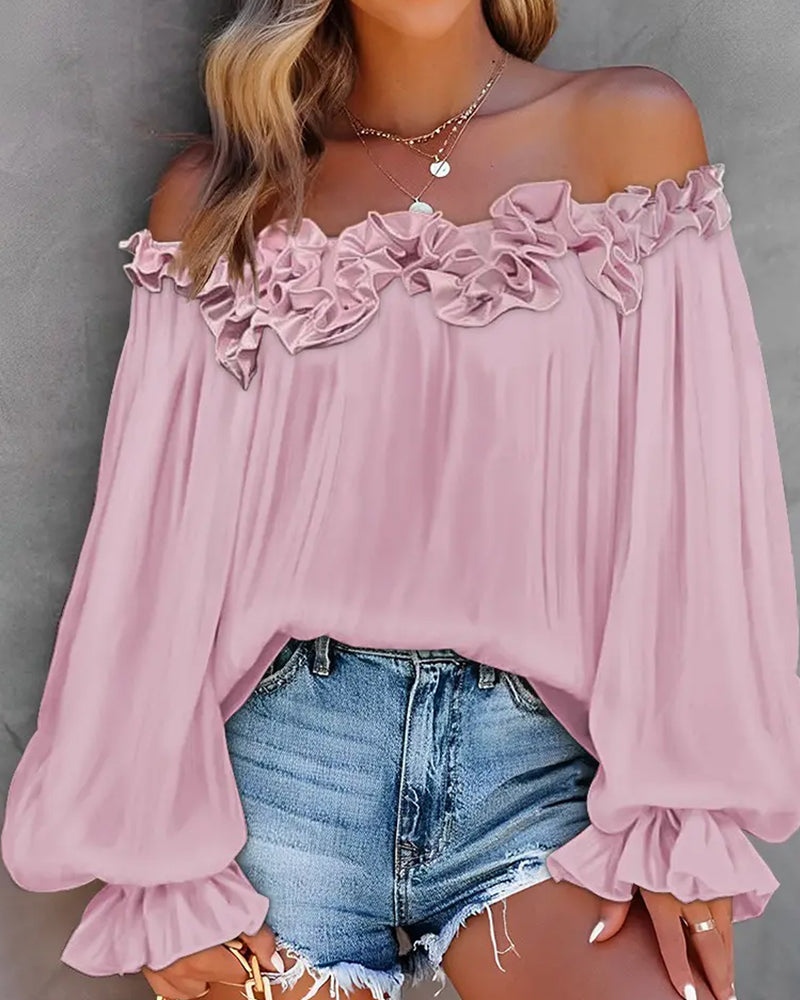 Off-shoulder top med flæser og lanterneærmer