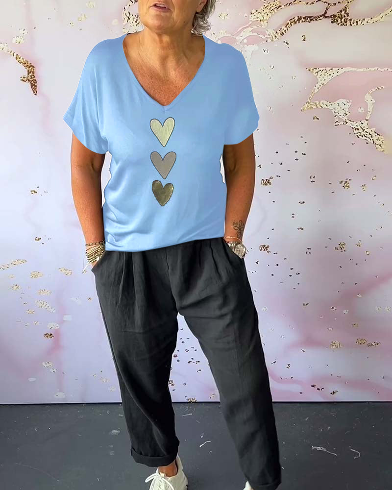 V-halset T-shirt med hjerter