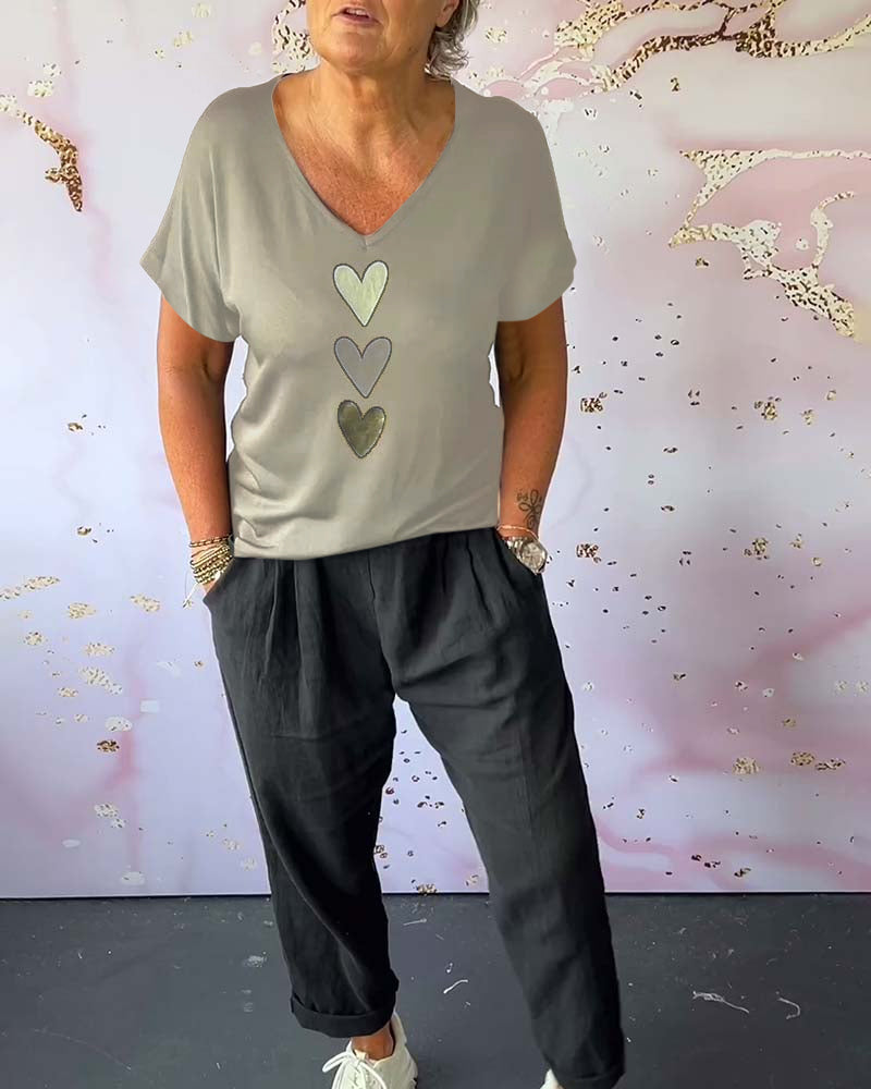 V-halset T-shirt med hjerter