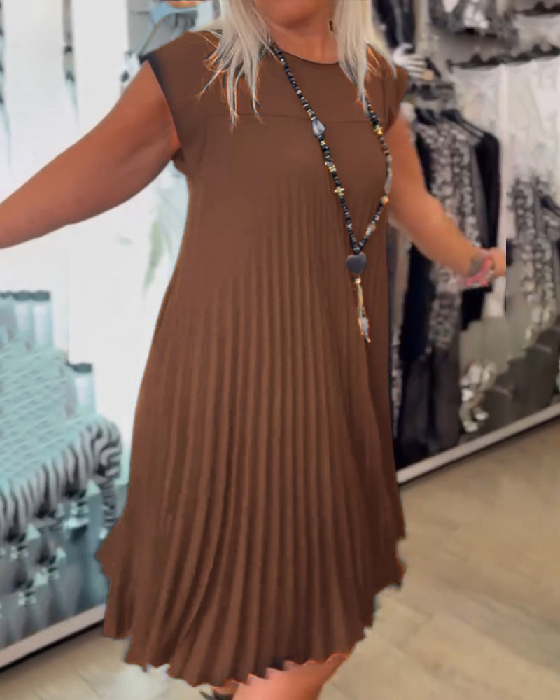 Kortærmet plisseret sort kjole