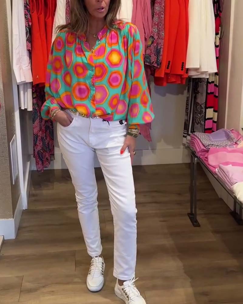 Farverig skjorte med geometrisk print