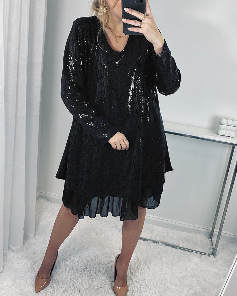 Elegant løs kjole med lange ærmer