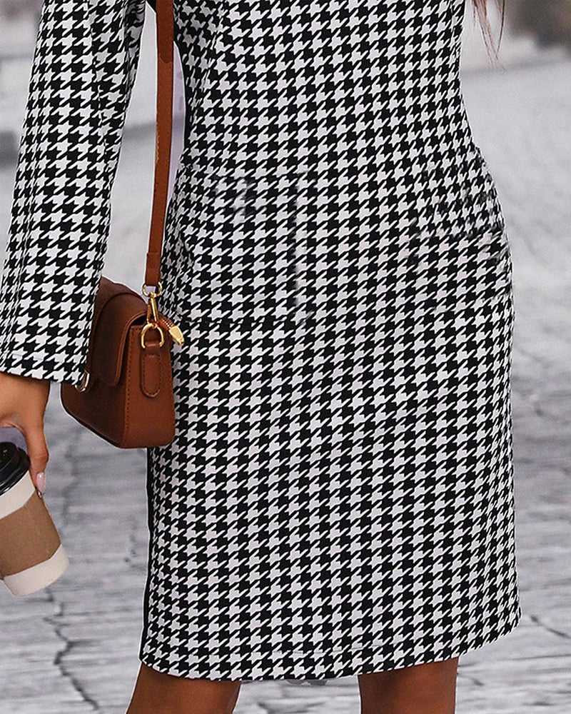Elegant patchwork kjole med houndstooth mønster