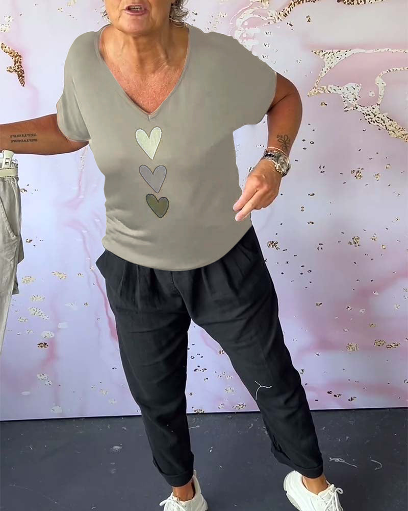 V-halset T-shirt med hjerter