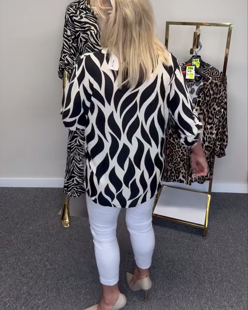 Afslappet bluse med V-udskæring