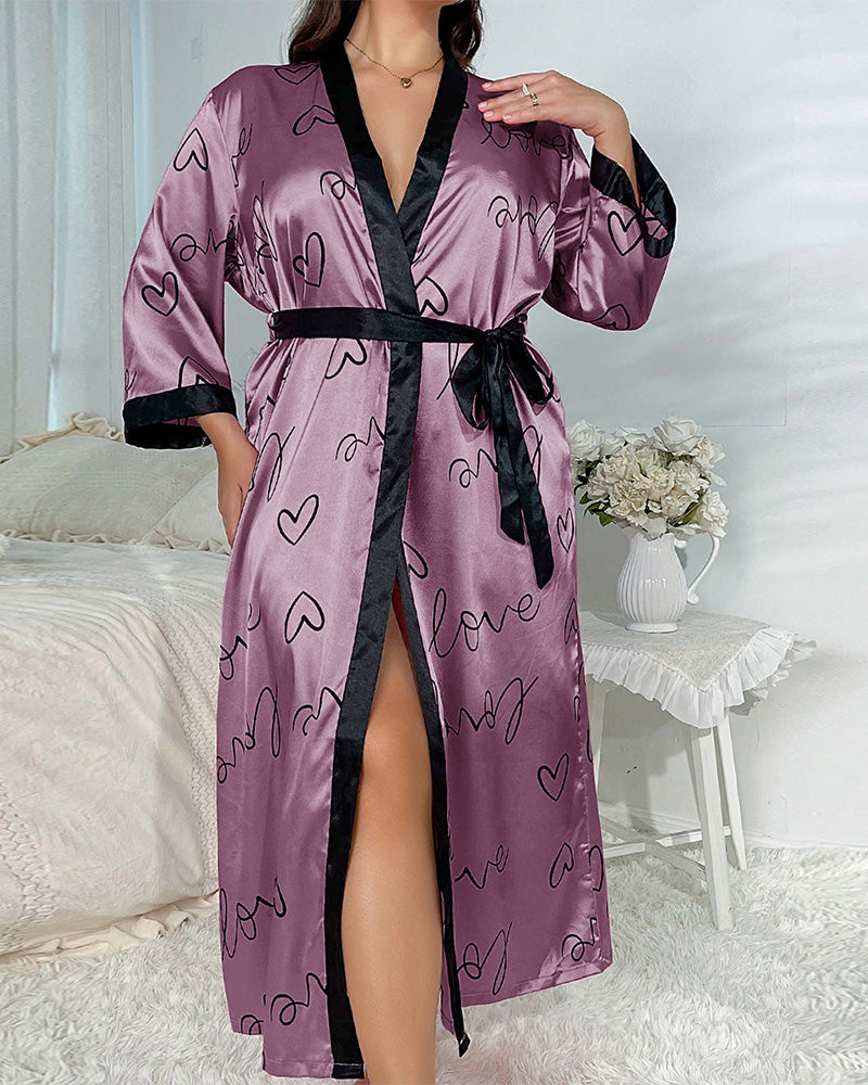 Sexet silkepyjamas tildækning i stor størrelse med print
