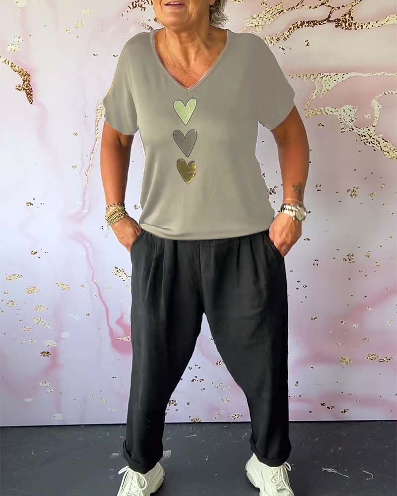 V-halset T-shirt med hjerter