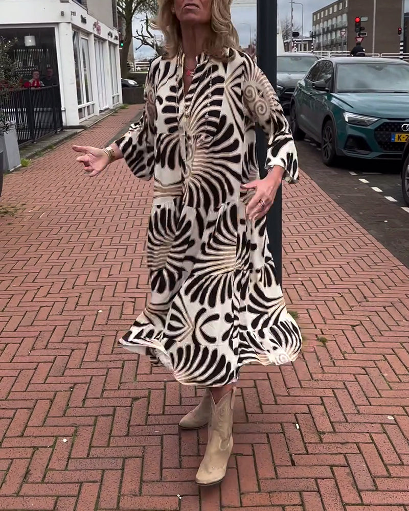 Elegantmønstret kjole i løs pasform