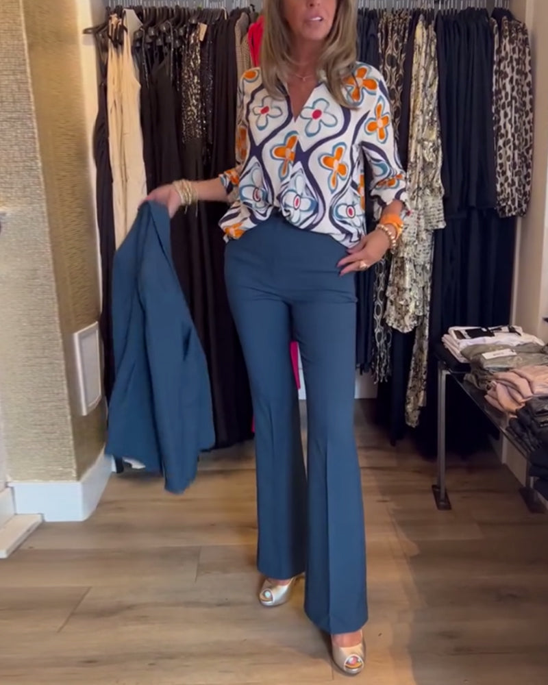 Bluse med V-hals og blomstermønster