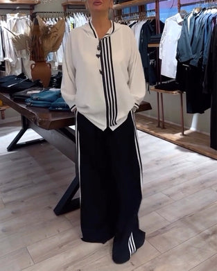 To-delt sæt | Hættetrøje og bukser med kontrasterende striber