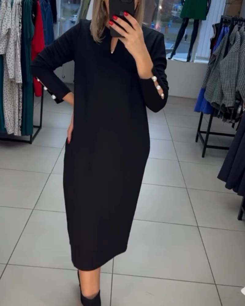 Elegant kjole med perleknapper