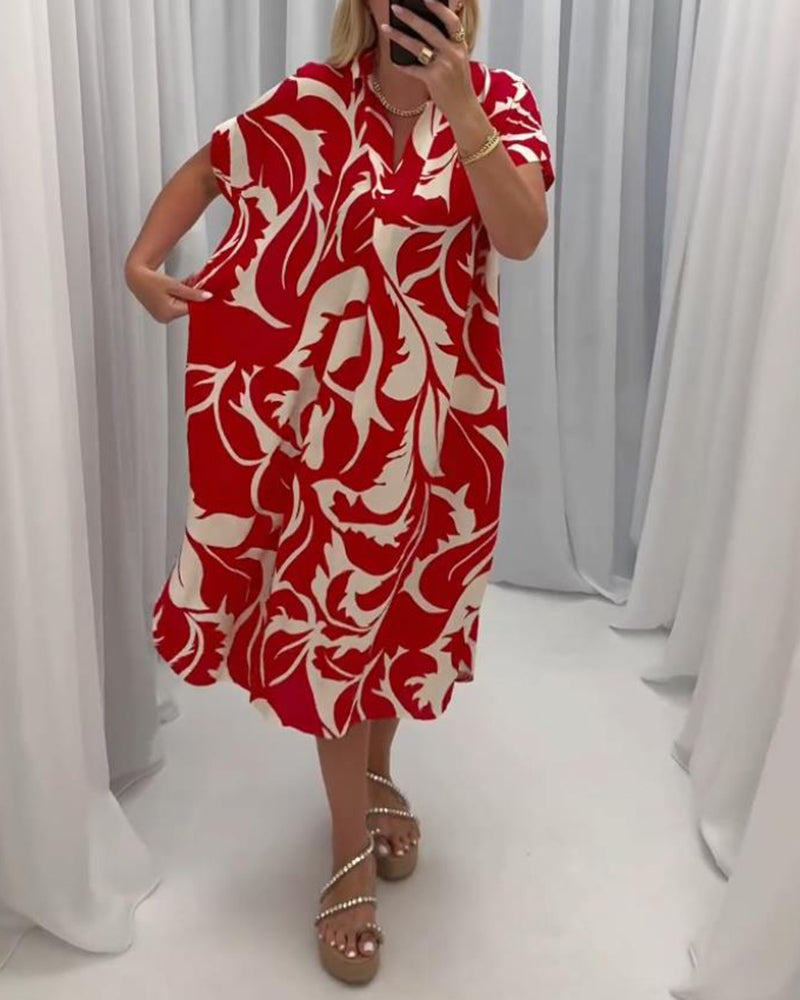 Afslappet kjole med slids og kontrasterende print