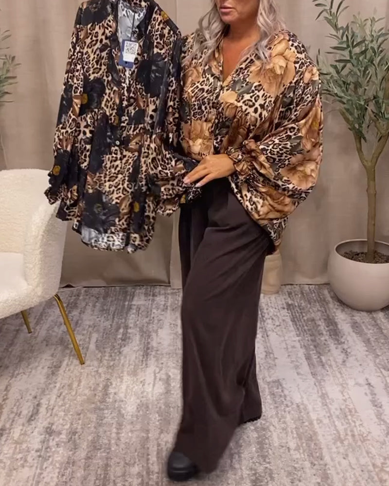 Vintage leopardprint- og blomsterbluse med V-udskæring og flagermusærmer