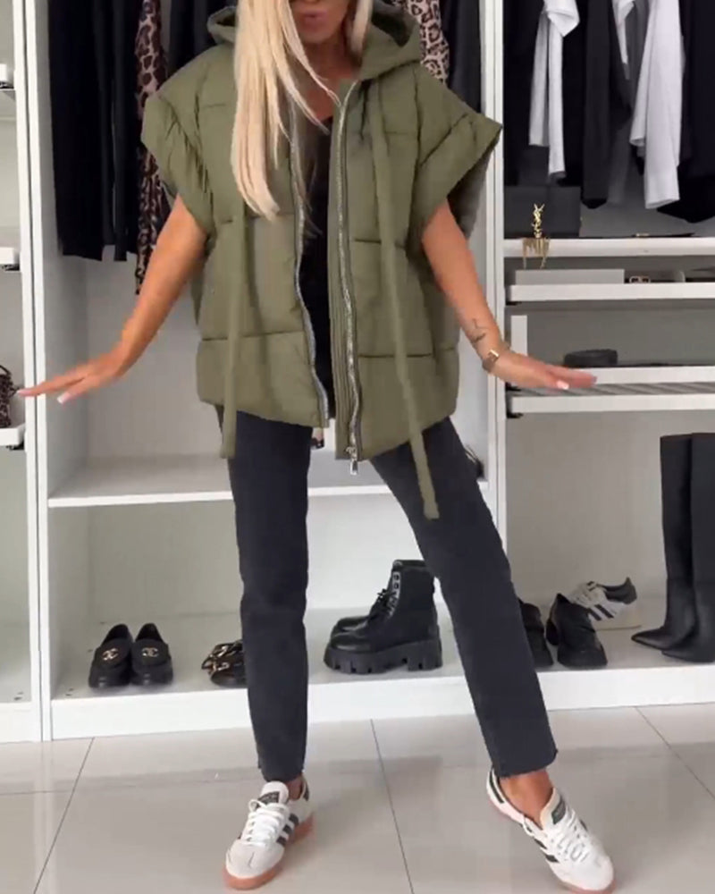 Vatteret vest med hætte og lynlås