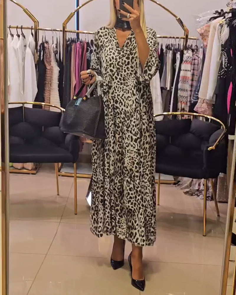 Plisseret løs leopardprint kjole med V-hals