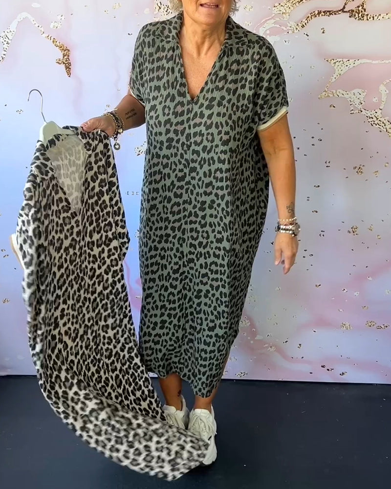Kortærmet V-halset leopardprint kjole