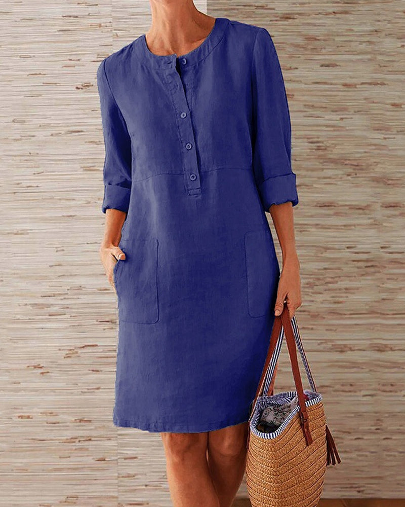 Elegant ensfarvet kjole