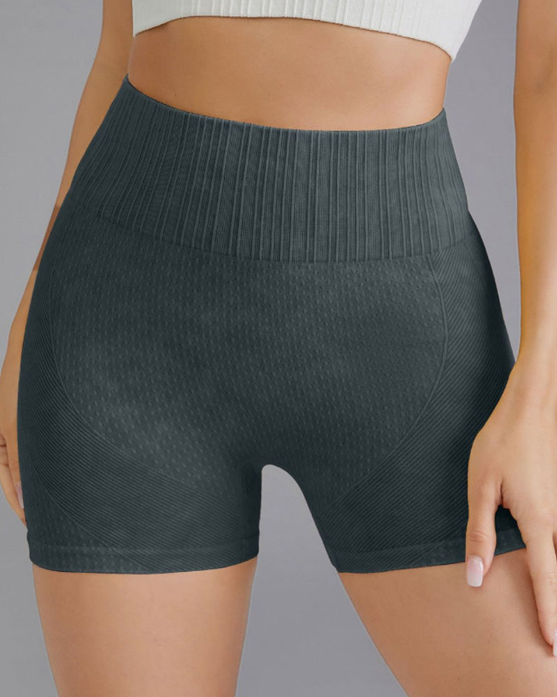 Simple ensfarvede højtaljede shorts