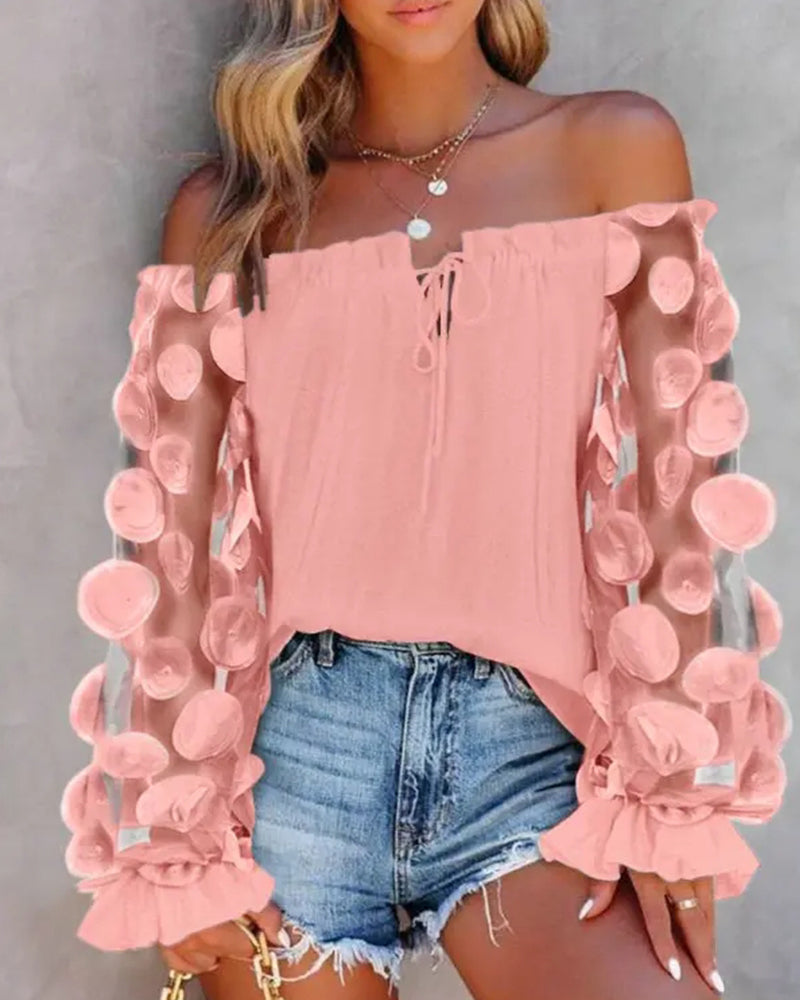 Off shoulder top med tredimensionelle kronblads ærmer