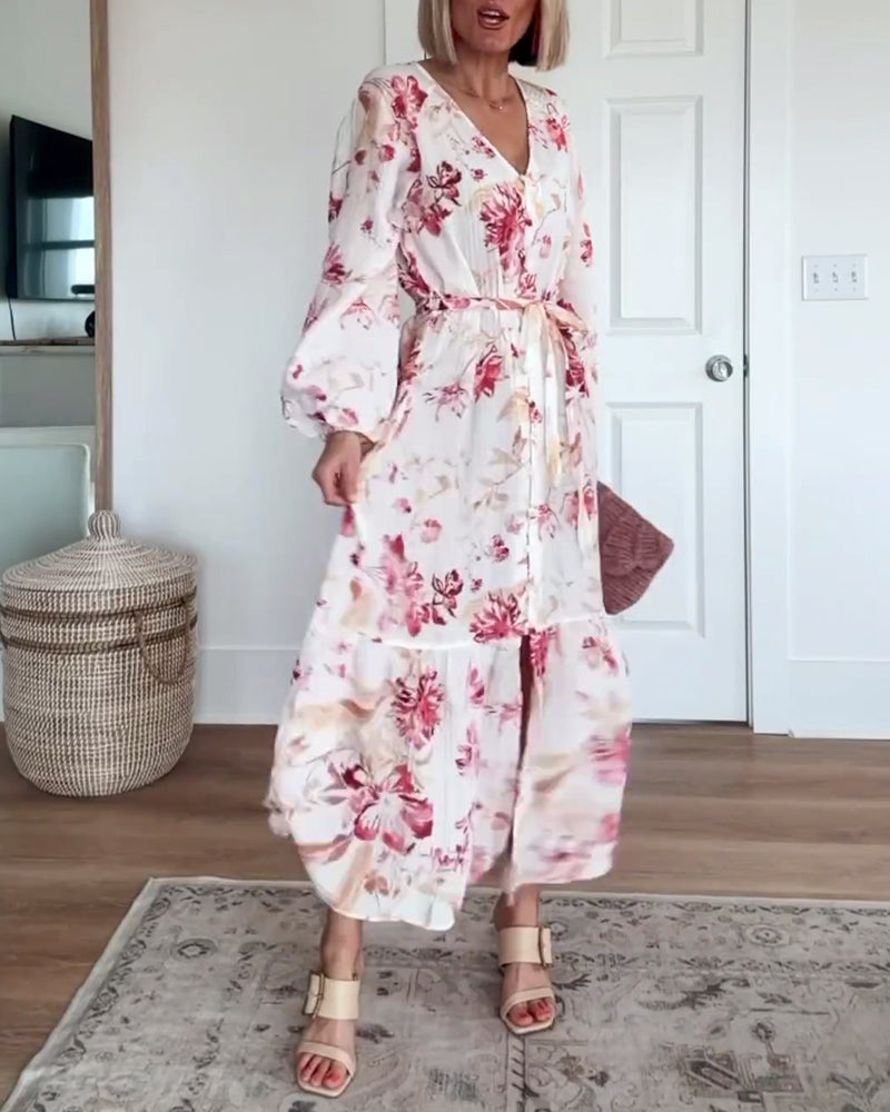Elegant kjole med klokkeærmer og blomsterprint