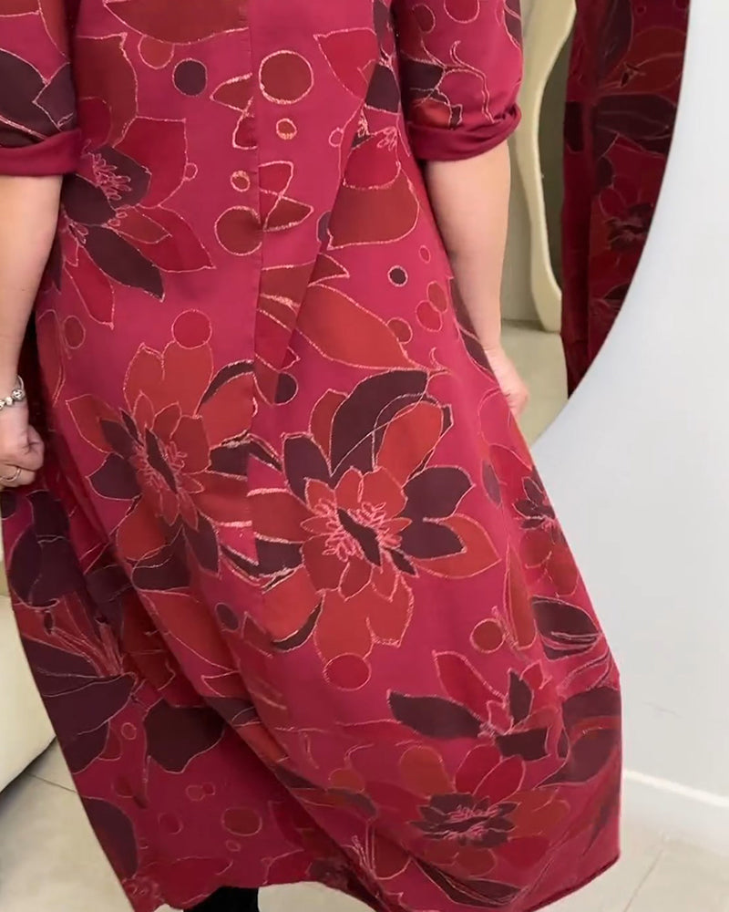 Afslappet kjole med rund hals og blomsterprint