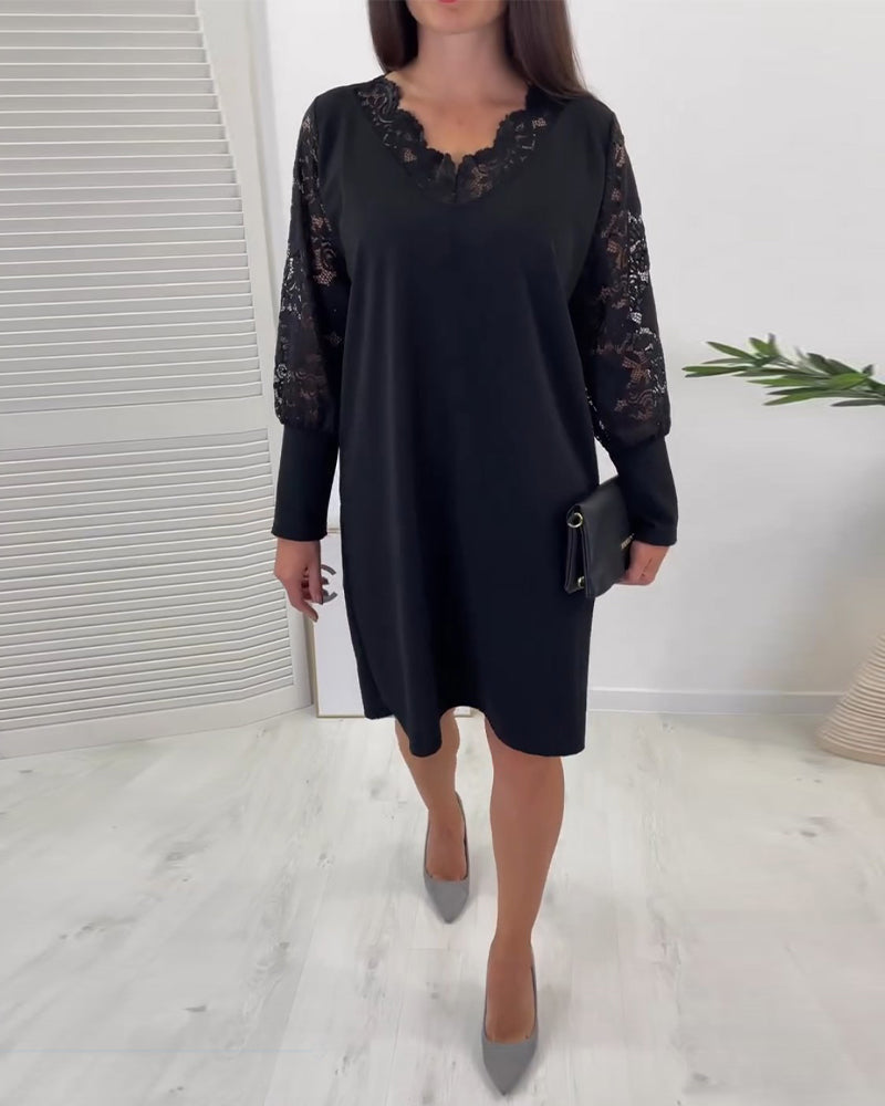 V-halset elegant kjole med blonder