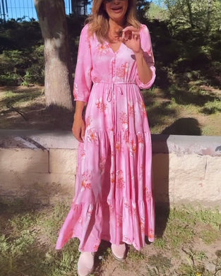 Lang lyserød kjole med tilspidset talje