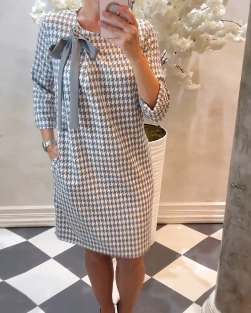 Kjole med houndstooth mønster