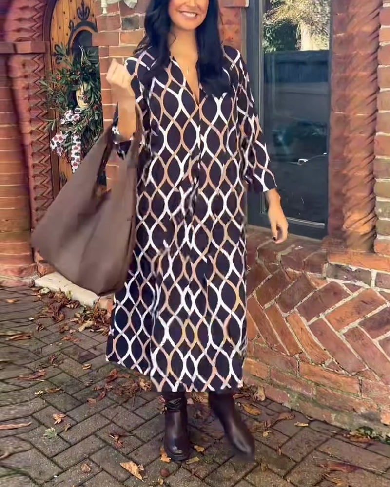 Bølgemønstret kjole med V-udskæring