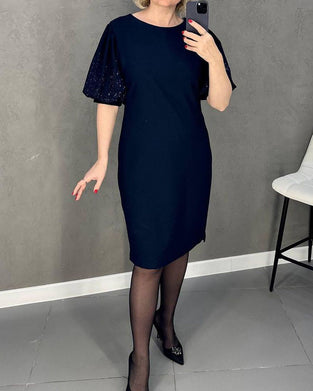 Kjole med elegante og skinnende puff ærmer