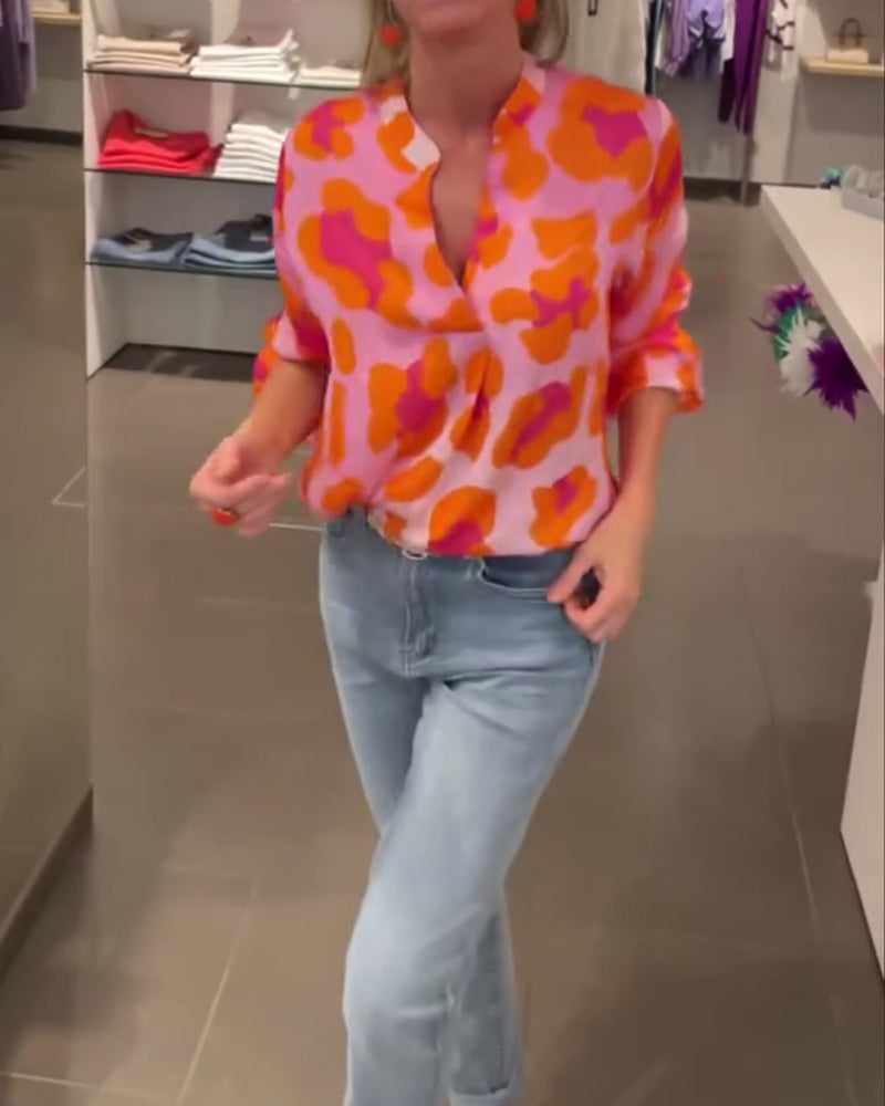 Afslappet top med V-udskæring og lanterneærmer