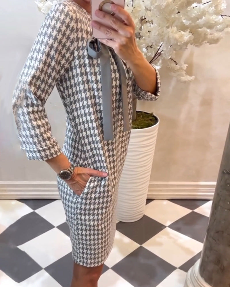 Kjole med houndstooth mønster