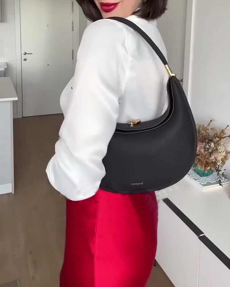 Ensfarvet elegant halvmåneformet skuldertaske