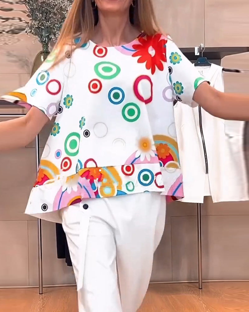 Kortærmet afslappet top med farverigt print