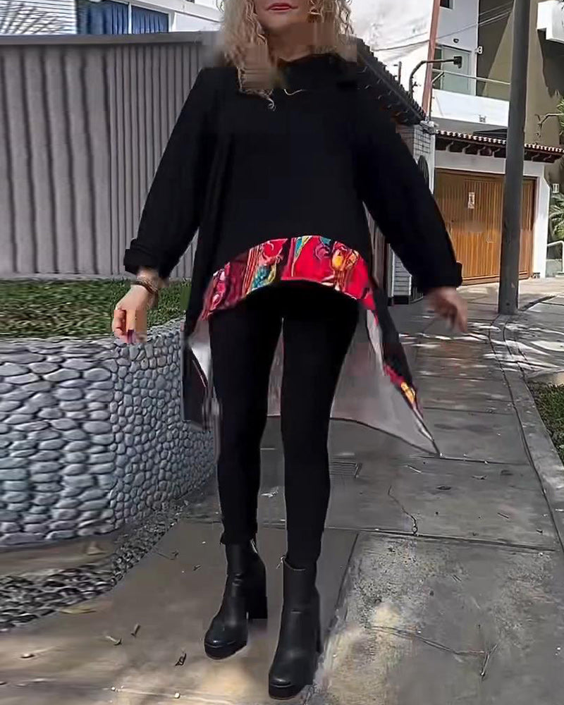 Sort patchworkkjole med hætte og rygprint