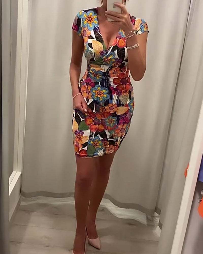 Lårkort bodycon kjole med dyb V-udskæring