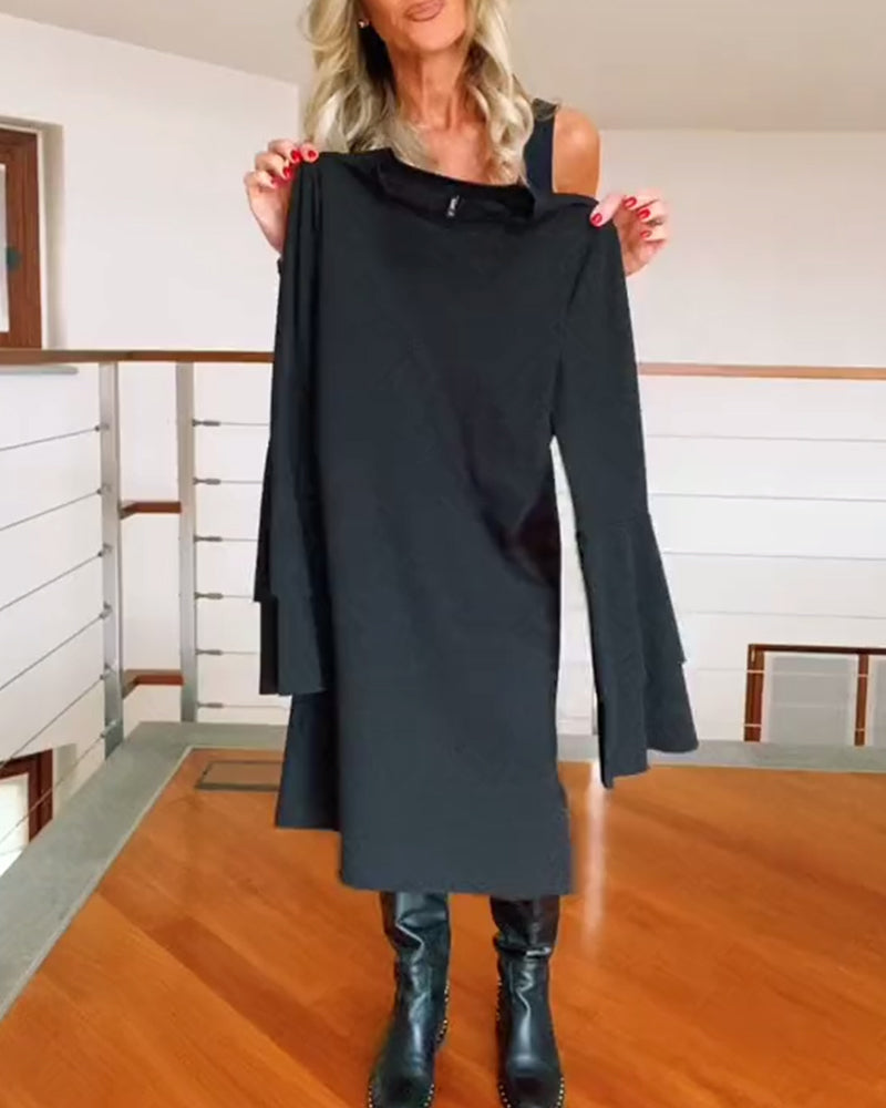 Ensfarvet elegant kjole med klokkeærmer
