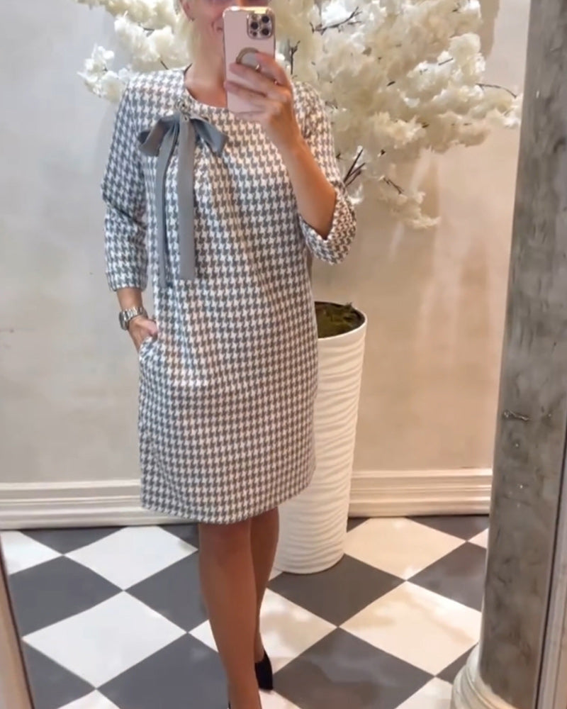 Kjole med houndstooth mønster