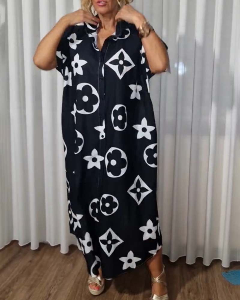 Sort kjole med reverskrave og monogram print