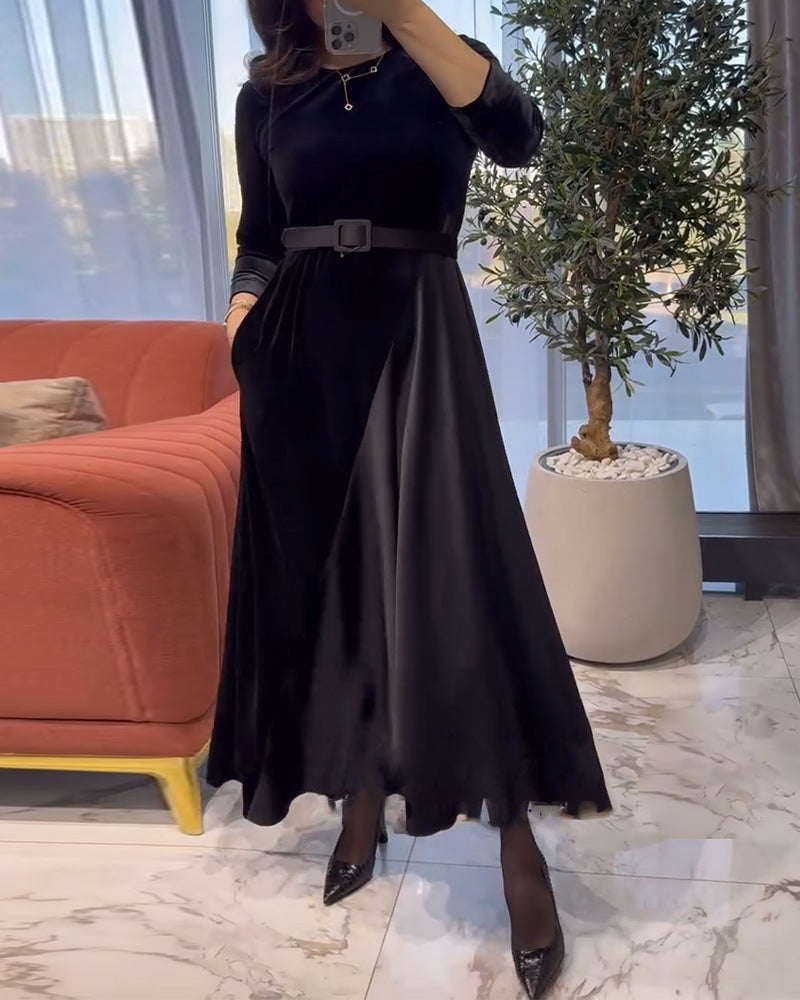 Elegant fløjlskjole med svaj
