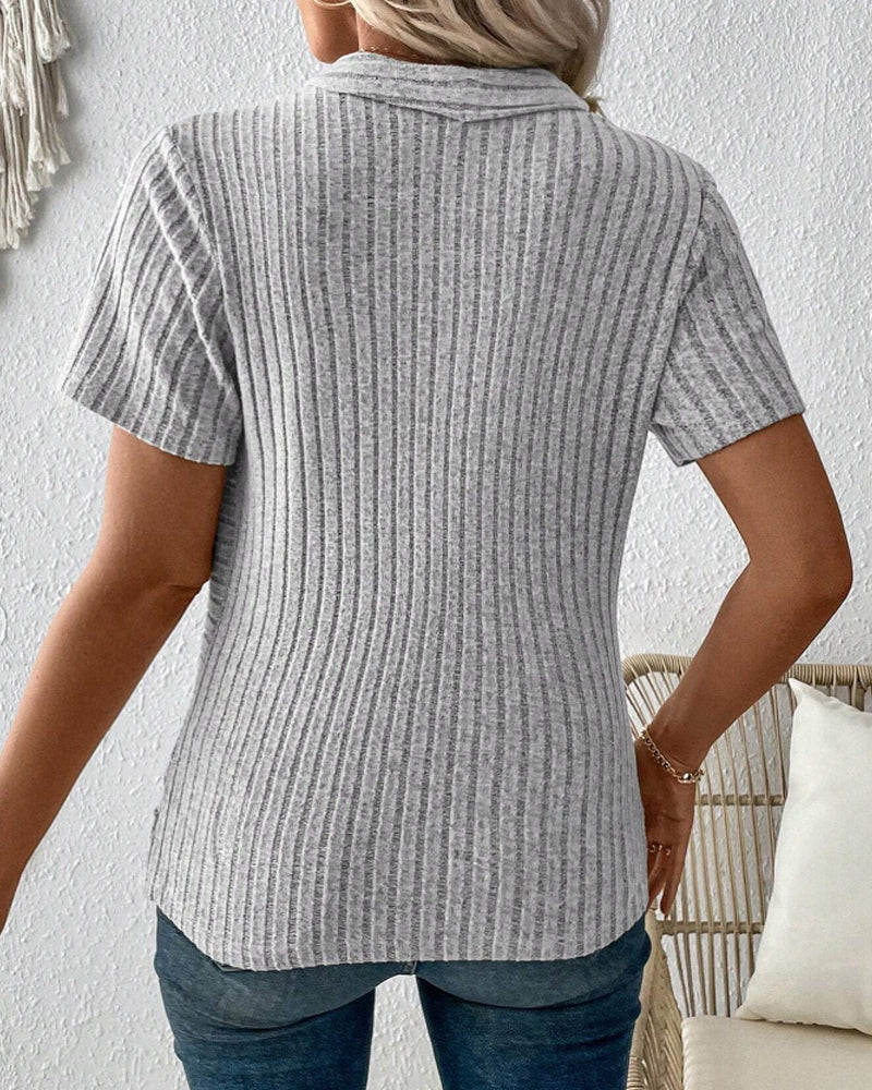 Ribstrikket bluse i slyngedesign