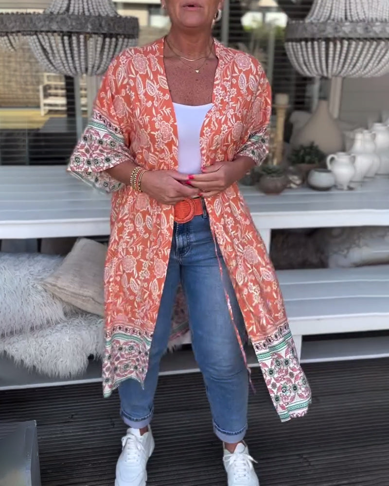 Stilfuld ferie- og strandcardigan med print