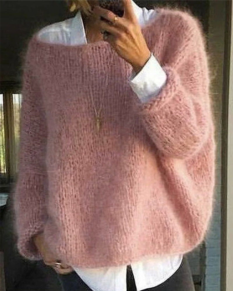 Ensfarvet pelset off-shoulder sweater