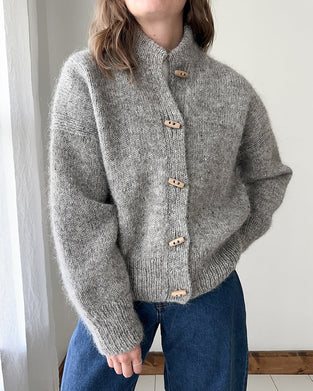 Grå strikcardigan med knapper